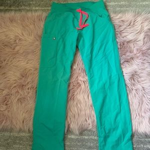 Fig’s surgical green kade cargo scrub pants XS tall